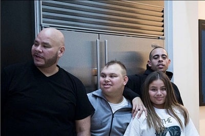 A picture of Lorena's children with their father, Fat Joe.